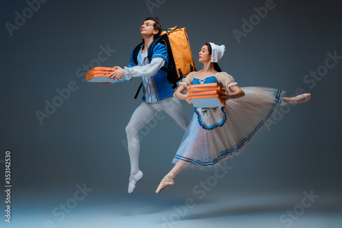 Εκτύπωση καμβά Modern Cinderella and prince hurrying up, deliverying pizza
