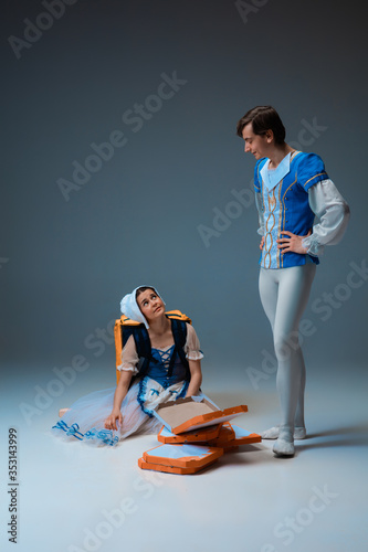 Принти на полотні Modern Cinderella and prince hurrying up, deliverying pizza