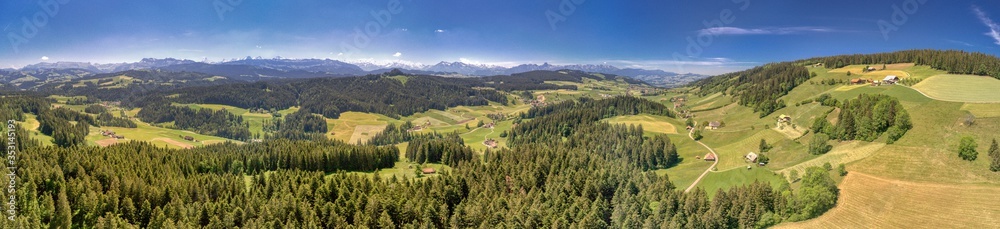 Ein weites Panorama mitten im Emmental, Schweiz