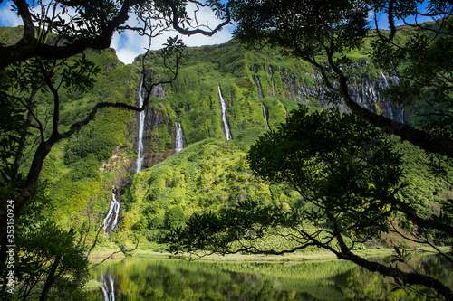 Wasserfälle Poço Ribeira do Ferreiro auf der Azoreninsel Flores photo