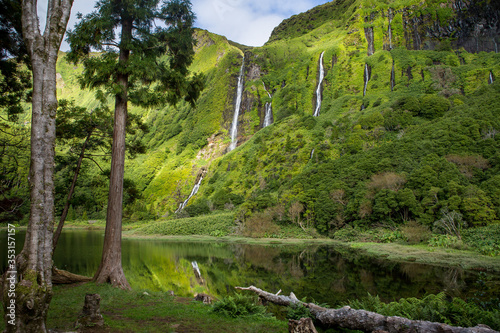 Wasserfälle Poço Ribeira do Ferreiro auf der Azoreninsel Flores
 photo