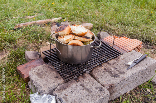 Fireplace for improvised barbecue