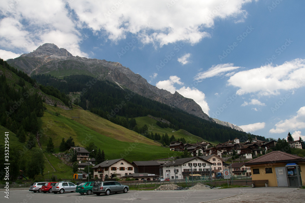 Górzysta panorama Szwajcarii