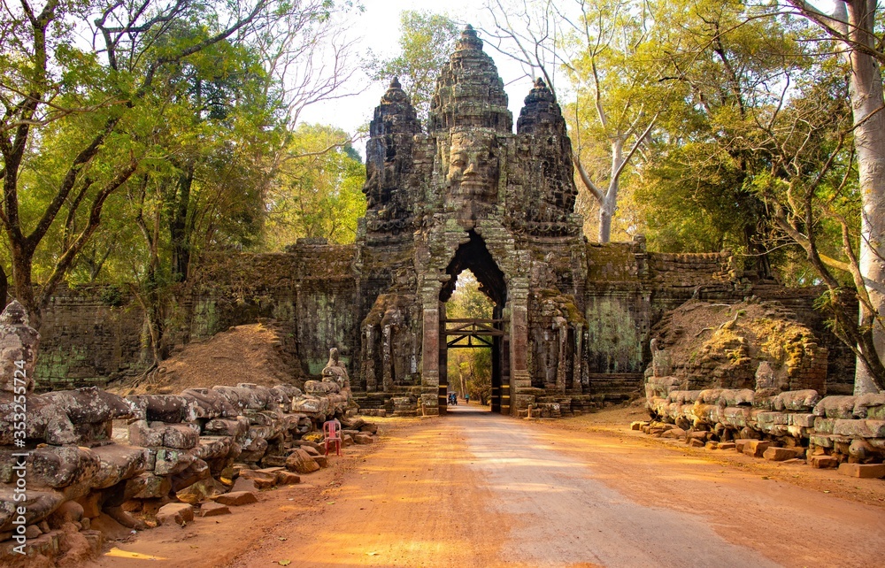 Fototapeta premium Piękny widok na świątynię Angkor Thom w Siem Reap w Kambodży.