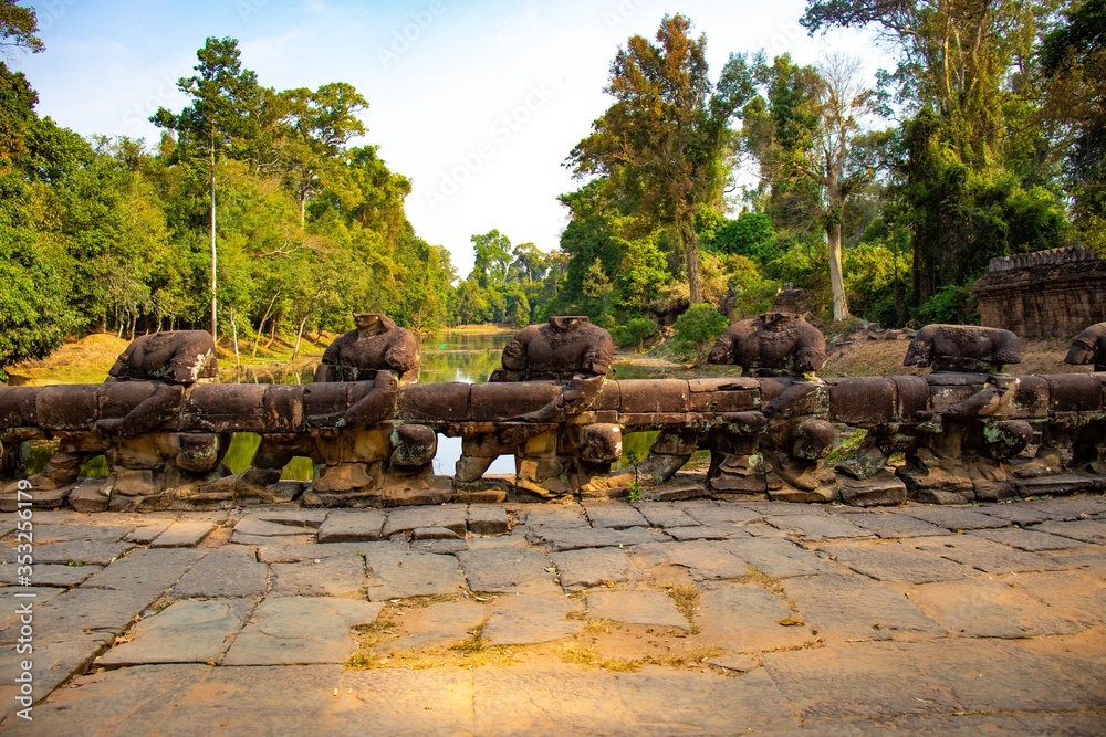Obraz premium Piękny widok na świątynię Angkor Thom w Siem Reap w Kambodży.