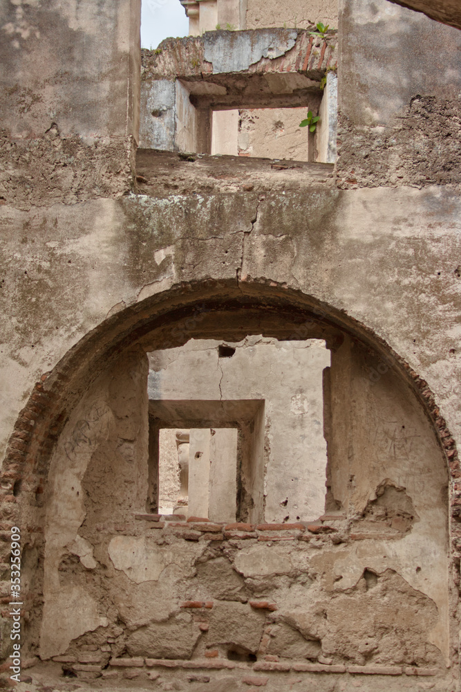 Fototapeta premium Colonial Ruins at an abstract angle