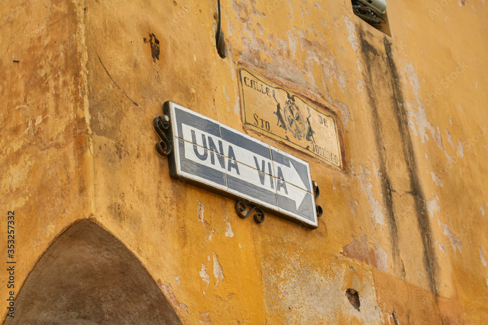 Fototapeta premium One way signal against a colonial structure