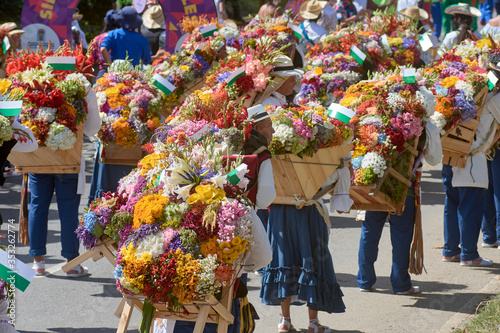 Canvastavla Tradicional desfile de silleteros en Medellin, Colombia, durante la feria de las