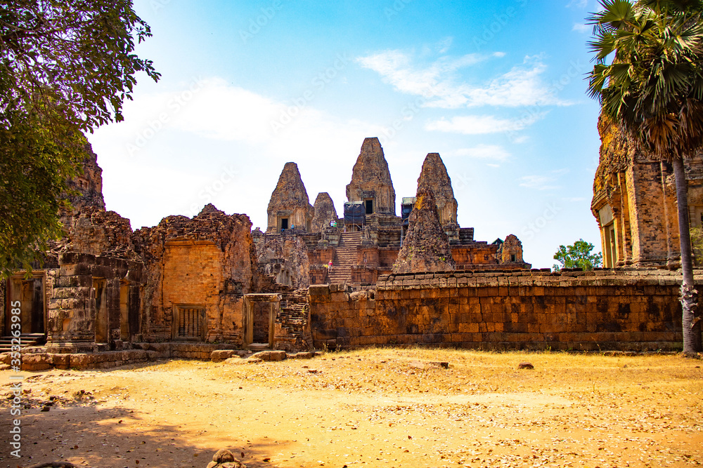 Fototapeta premium Piękny widok na świątynię Angkor Wat w Siem Reap w Kambodży.