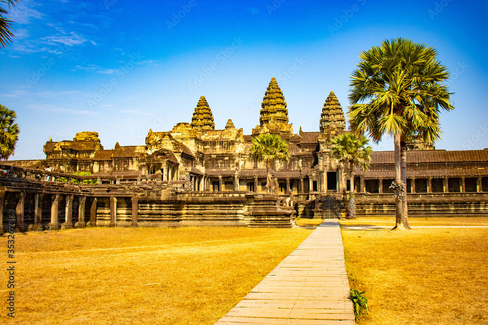 Obraz premium Piękny widok na świątynię Angkor Wat w Siem Reap w Kambodży.