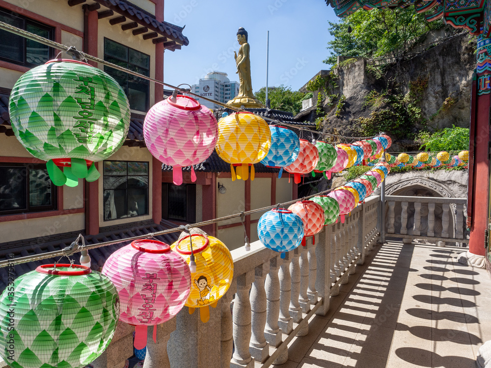 Φωτογραφία Myogaksa Temple Stay to pray to god and meditate for body mind spirit soul  in The buddhist temple, Seoul, South Korea :  SEP 2019