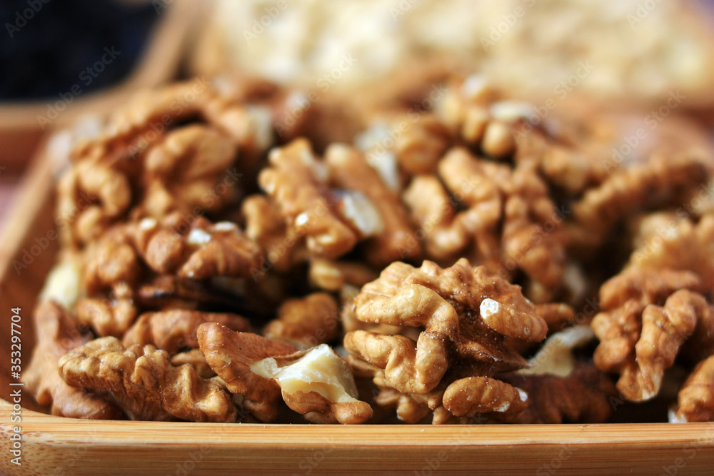 The walnuts are on the plate. The walnuts are on the plate.