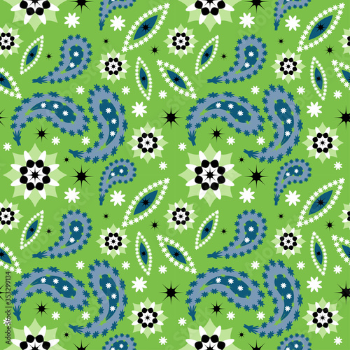 seamless pattern with leaves and flowers paisley style