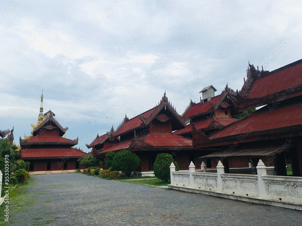 Fototapeta premium Pałac Mandalaj starożytny wielki pałac w mieście Mandalaj, Myanmar