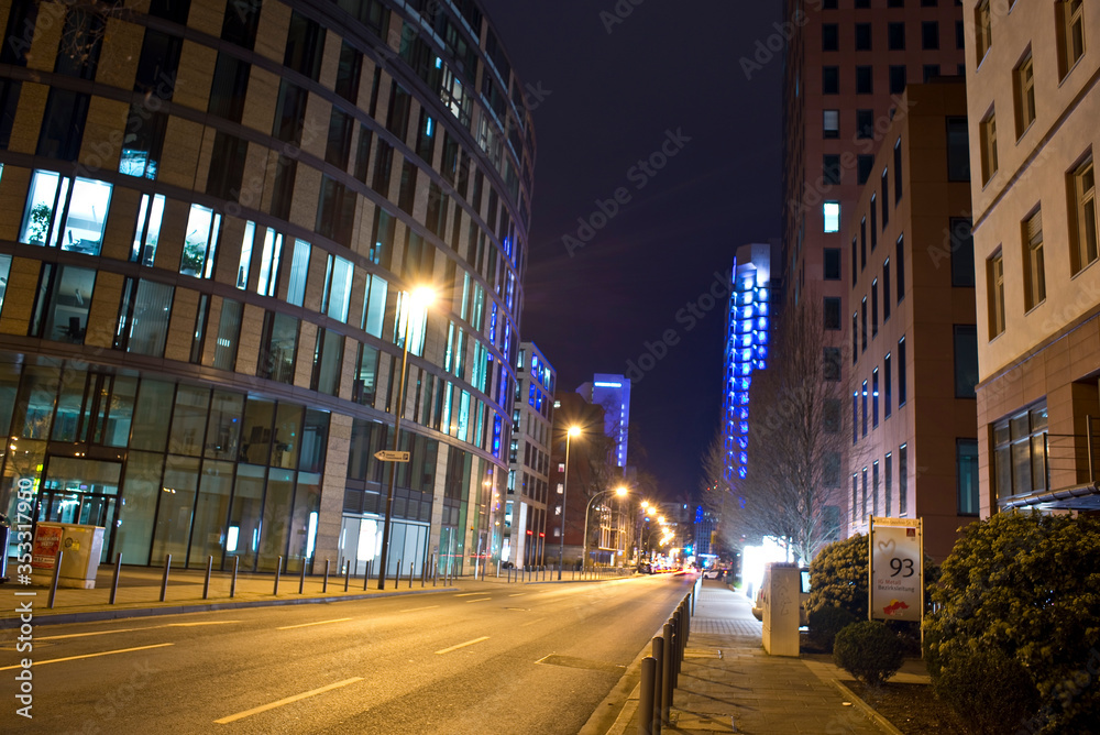 Fototapeta premium Frankfurt am Main bei Nacht