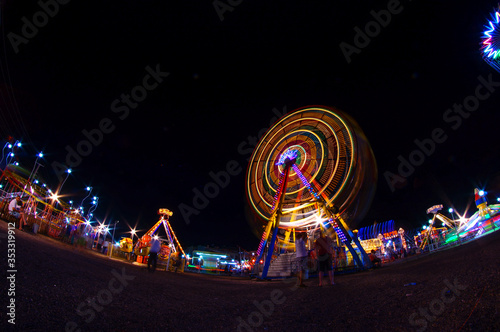 ferris wheel at night in moscow