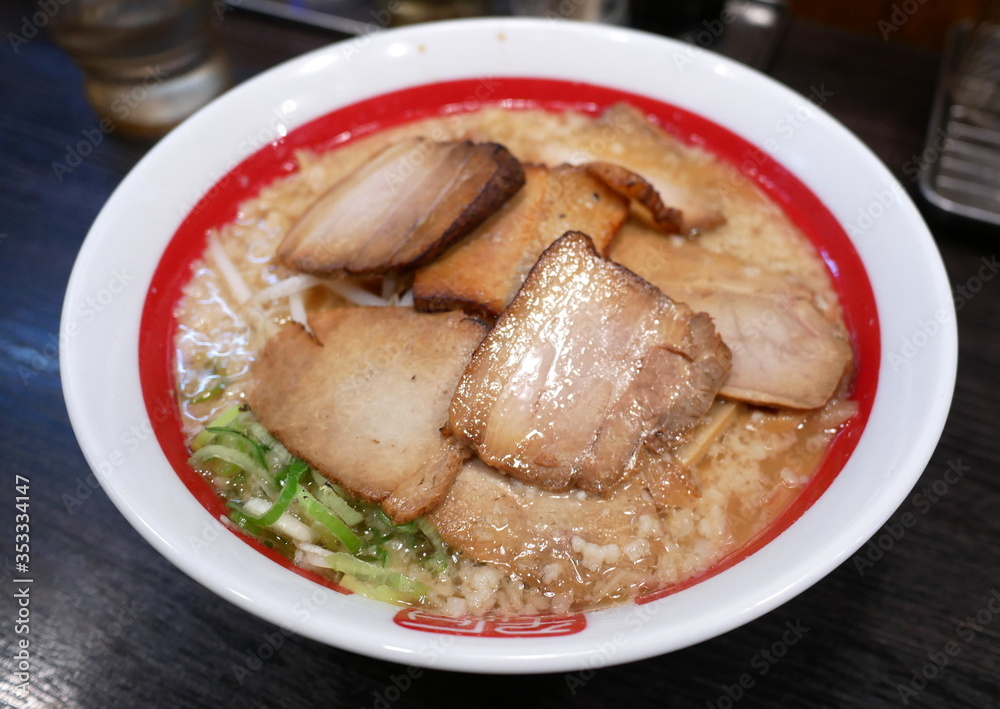 背脂入りの肉そば 背脂入りの肉そば