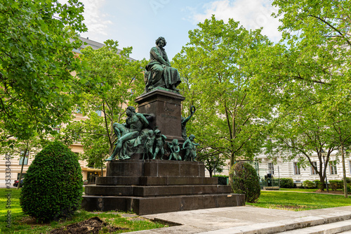 Canvas Print Monument of Ludwig van Beethoven in Vienna