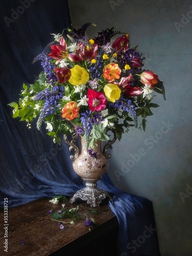 Fototapeta Naklejka Na Ścianę i Meble -  Still life with bouquet of flowers in a vase