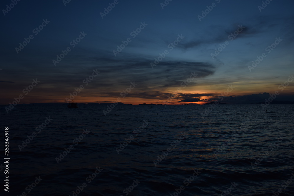 Fototapeta premium sunset over the sea