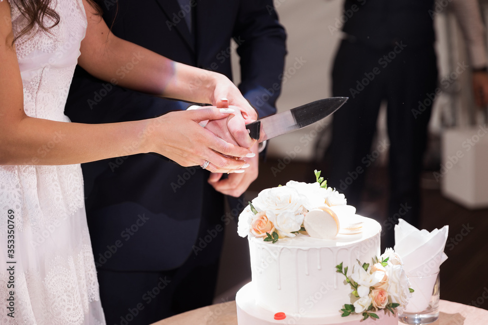 Bride and groom cut the cake. Dinner, arrangement. Bride and groom cut the cake. Dinner, arrangement.