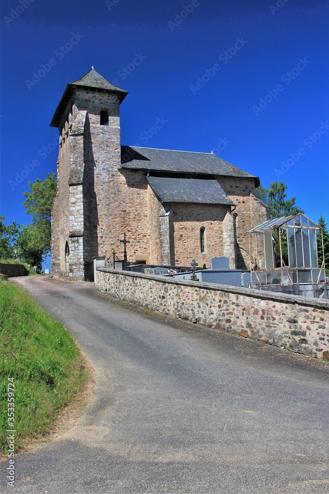 Eglise Saint-Pierre de Neuville.(Corrèze)