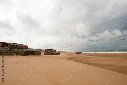 Deutsche Bunker des Atlantikwalls am Strand von Labenne Océan, Frankreich photo