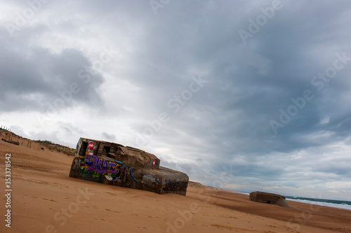 Deutsche Bunker des Atlantikwalls am Strand von Labenne Océan, Frankreich photo