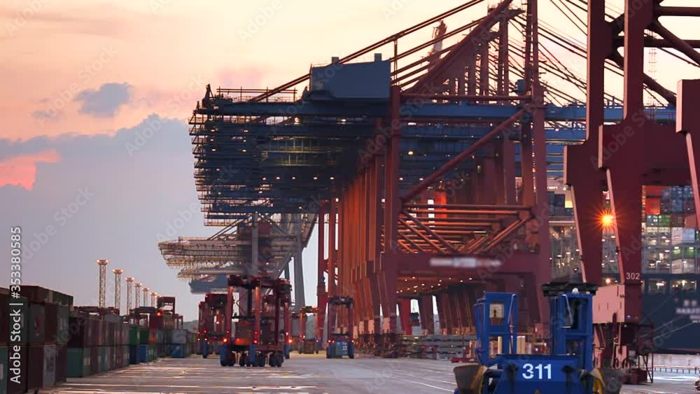 Container ship loading and unloading at night in the port of Hamburg / Germany