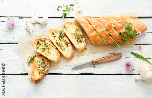Kräuterbaguette Garten Kräuter Knoblauch Sommer grillen Baguette