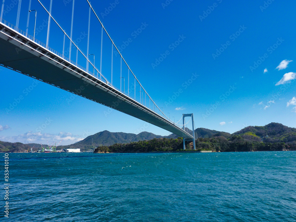 Naklejka premium 橋, 海, 空, 建築, しまなみ海道, 青