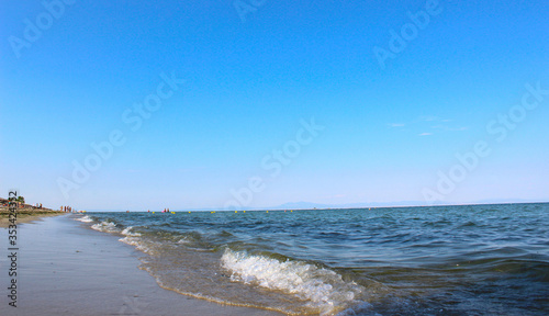 plaża Olympiaki Akti w tle morze egejskie 