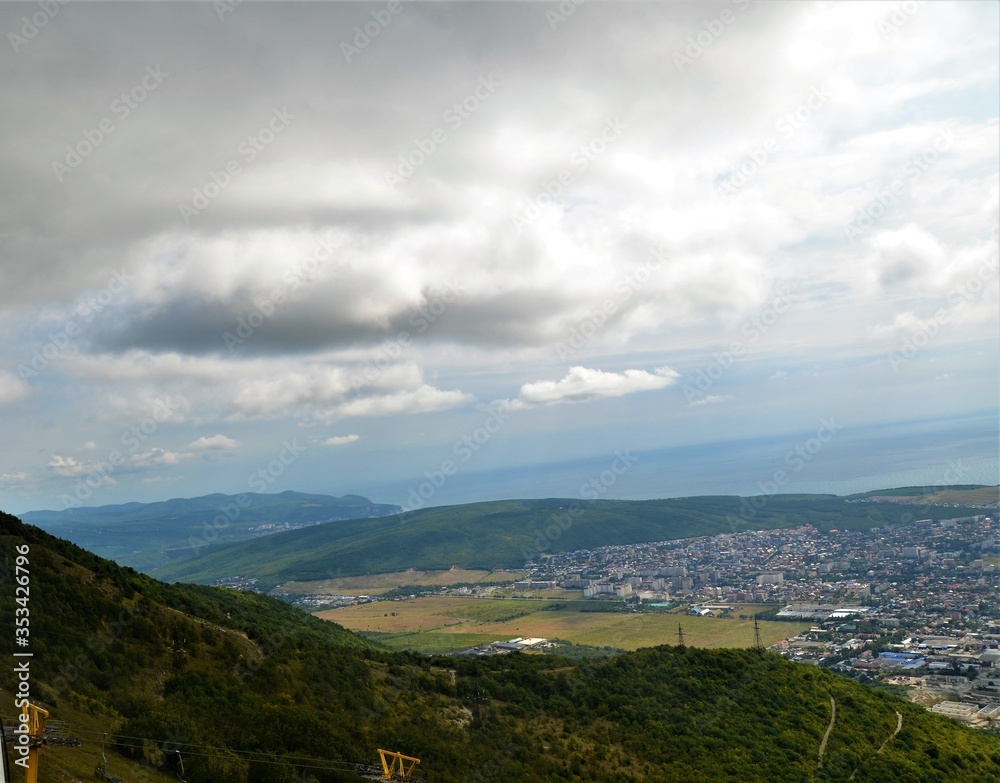 Obraz premium Excellent, natural under a cloudy sky