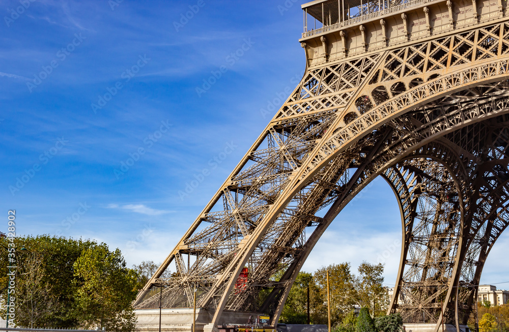 Obraz premium eiffel tower bridge