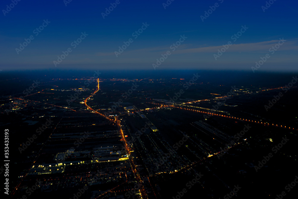 Fototapeta premium Evening city and and City lights with clear sky use for background and wallpaper