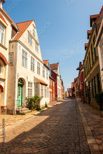 Historische Sttraße Wasserreihe in der Altstadt von Husum, Nordseeküste, Nordfriesland, Schleswig-Holstein, Deutschland © Frank