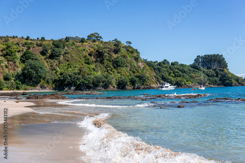 Fototapeta Naklejka Na Ścianę i Meble -  Palm Beach in Waiheke Island, a ferry ride away from Auckland, New Zealand