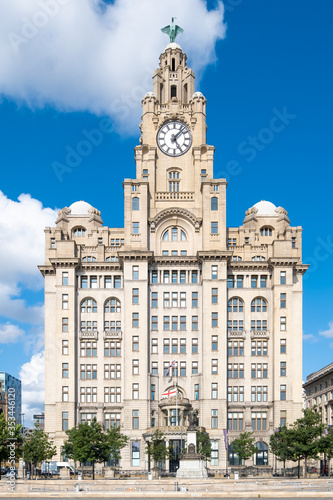 Billede på lærred The Royal Liver Building, a symbol of the city of Liverpool