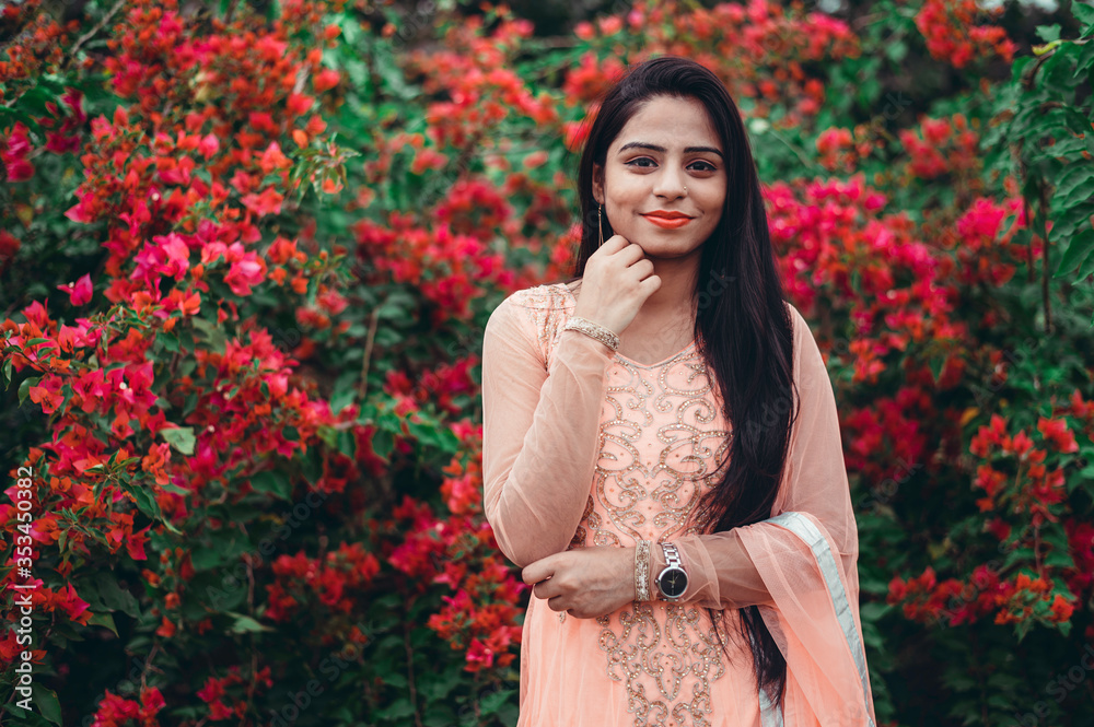 Φωτογραφία Portrait of a beautiful Asian/ Indian young woman wearing Indian dress