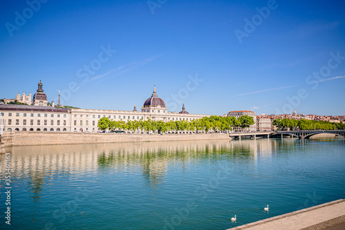 Quais du Rhône et Grand Hôtel-Dieu de Lyon photo