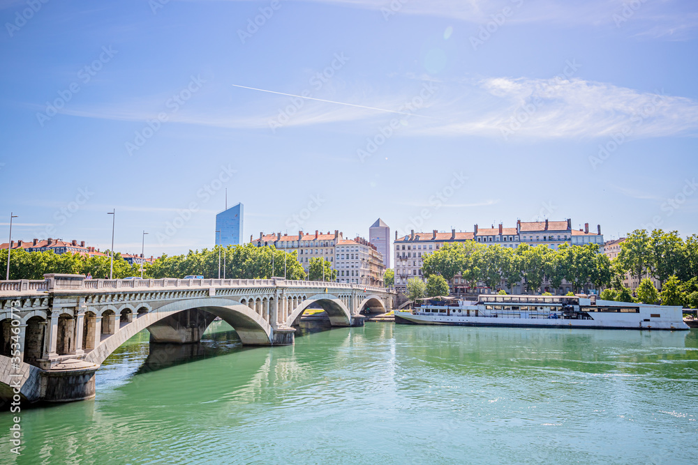 Le Rhône dans le centre ville de Lyon