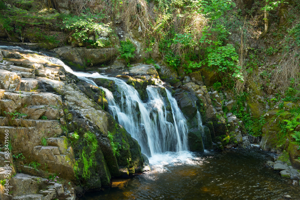 Fototapeta premium Wasserfall und Schlucht 