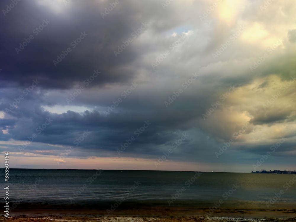 Obraz premium storm clouds over the sea