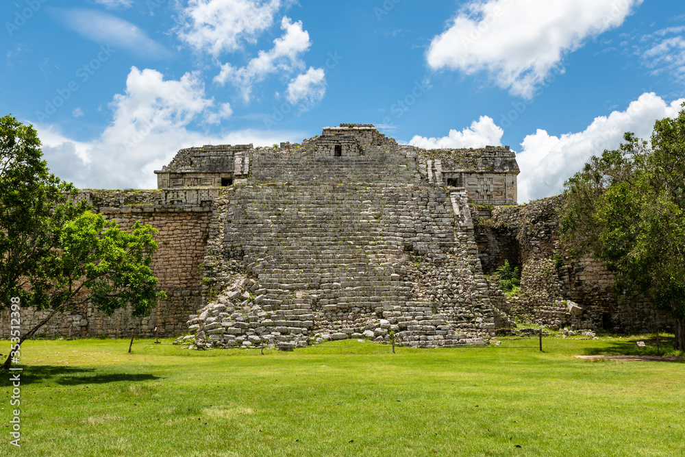 Mayan ruins in Chichen Itza (Yucatan, Mexico).