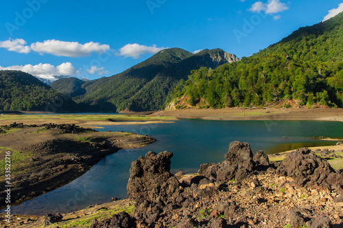 Parque nacional Conguillio Sur De Chile región de la araucanía naturaleza bosque nativo lago natural Araucaria paisaje montaña turismo