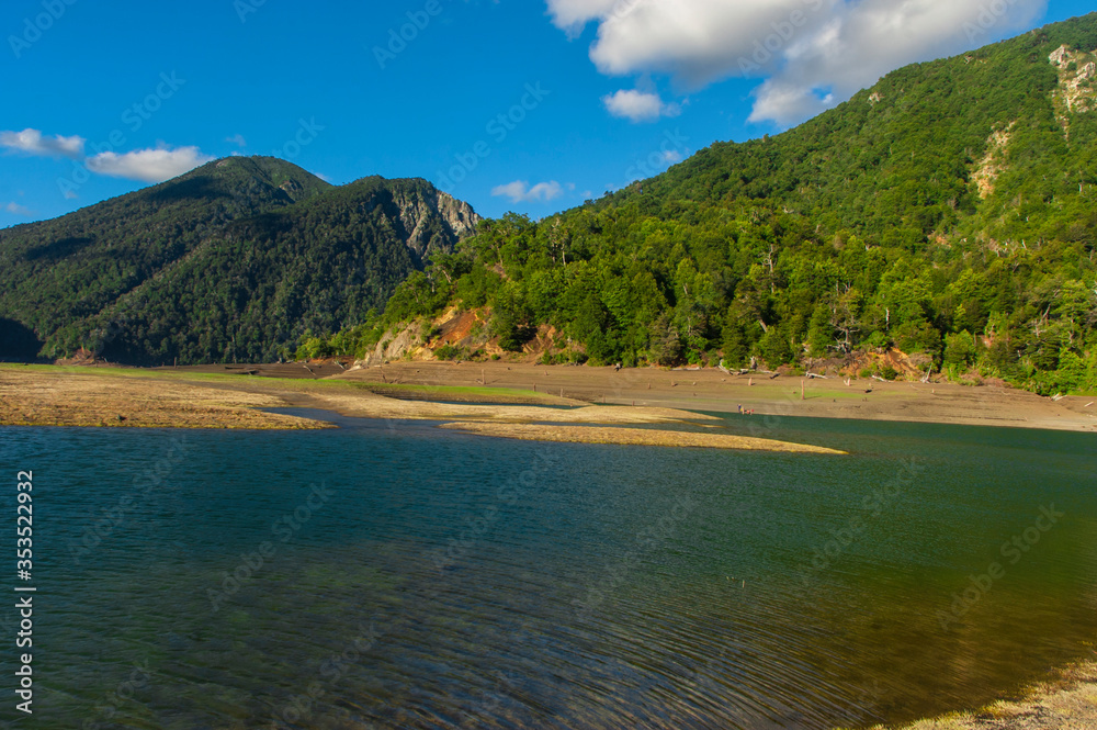 Parque nacional Conguillio  Sur De Chile región de la araucanía naturaleza bosque nativo lago natural Araucaria paisaje montaña turismo