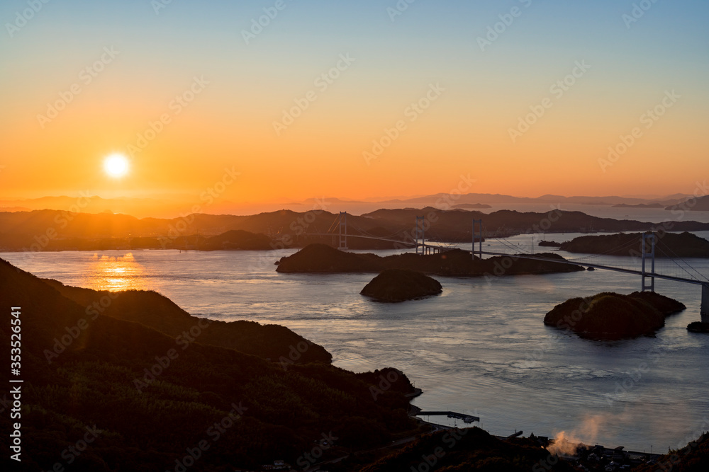 Fototapeta premium 亀老山展望公園より来島海峡夕景