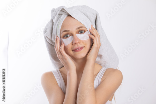 Anti-age Eye Patches for Brighter, Younger-Looking Eyes, towel