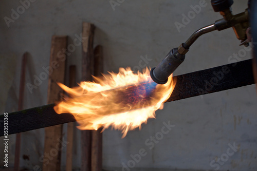 firing a wooden board with a gas burner4
