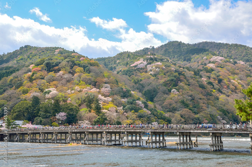 京都の嵐山　渡月橋